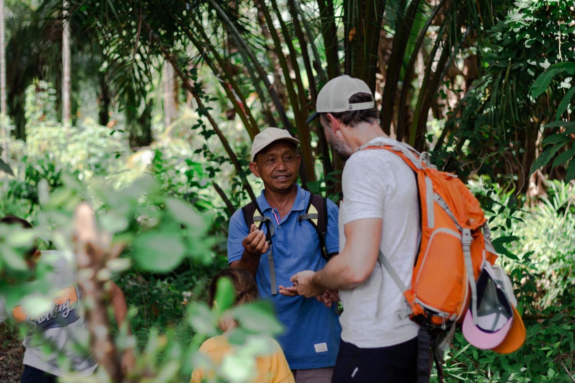 Ambow Homestay Jungle Trekking & Village Tour Bukit Lawang Exterior photo