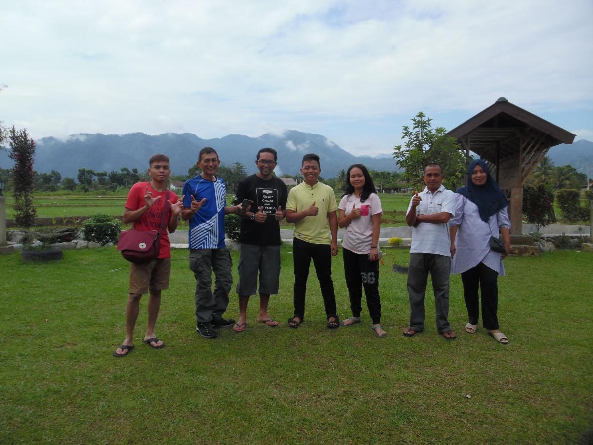 Ambow Homestay Jungle Trekking & Village Tour Bukit Lawang Exterior photo