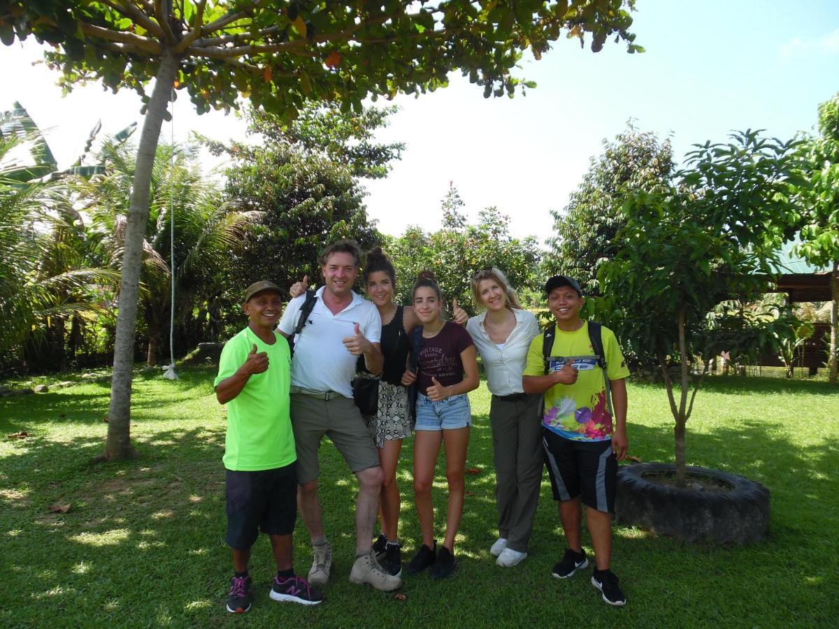 Ambow Homestay Jungle Trekking & Village Tour Bukit Lawang Exterior photo