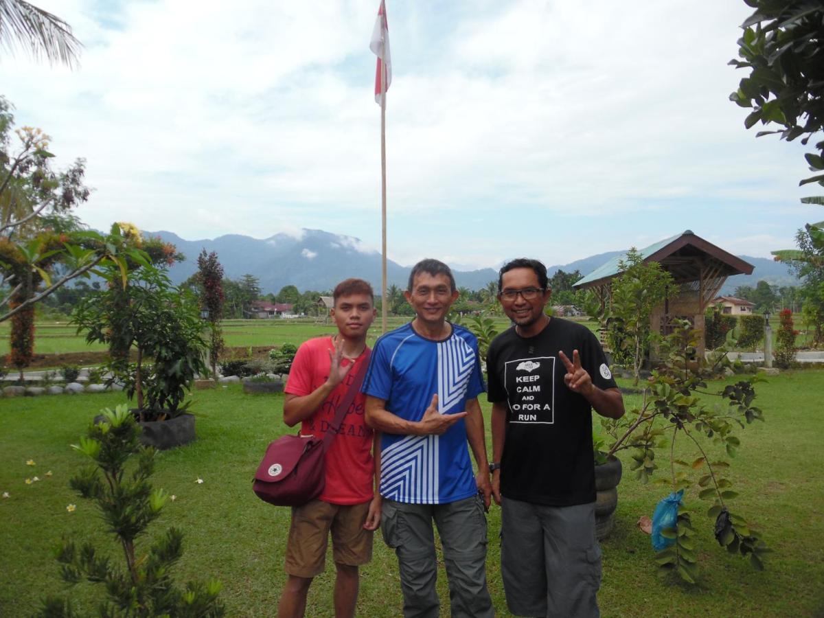 Ambow Homestay Jungle Trekking & Village Tour Bukit Lawang Exterior photo
