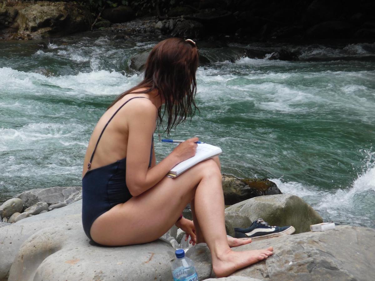 Ambow Homestay Jungle Trekking & Village Tour Bukit Lawang Exterior photo
